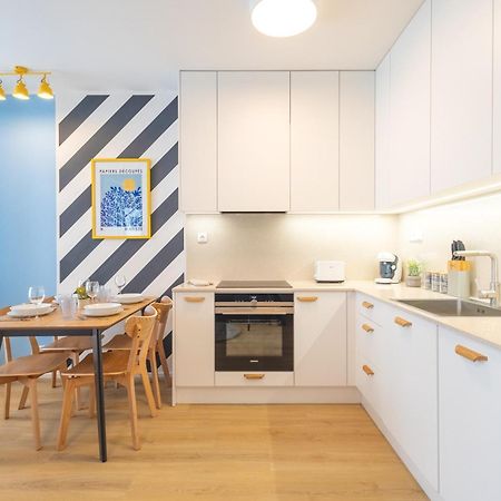 Yellow Apartment - Balcony, Free Parking, By Gravity Prague Praga Exterior foto