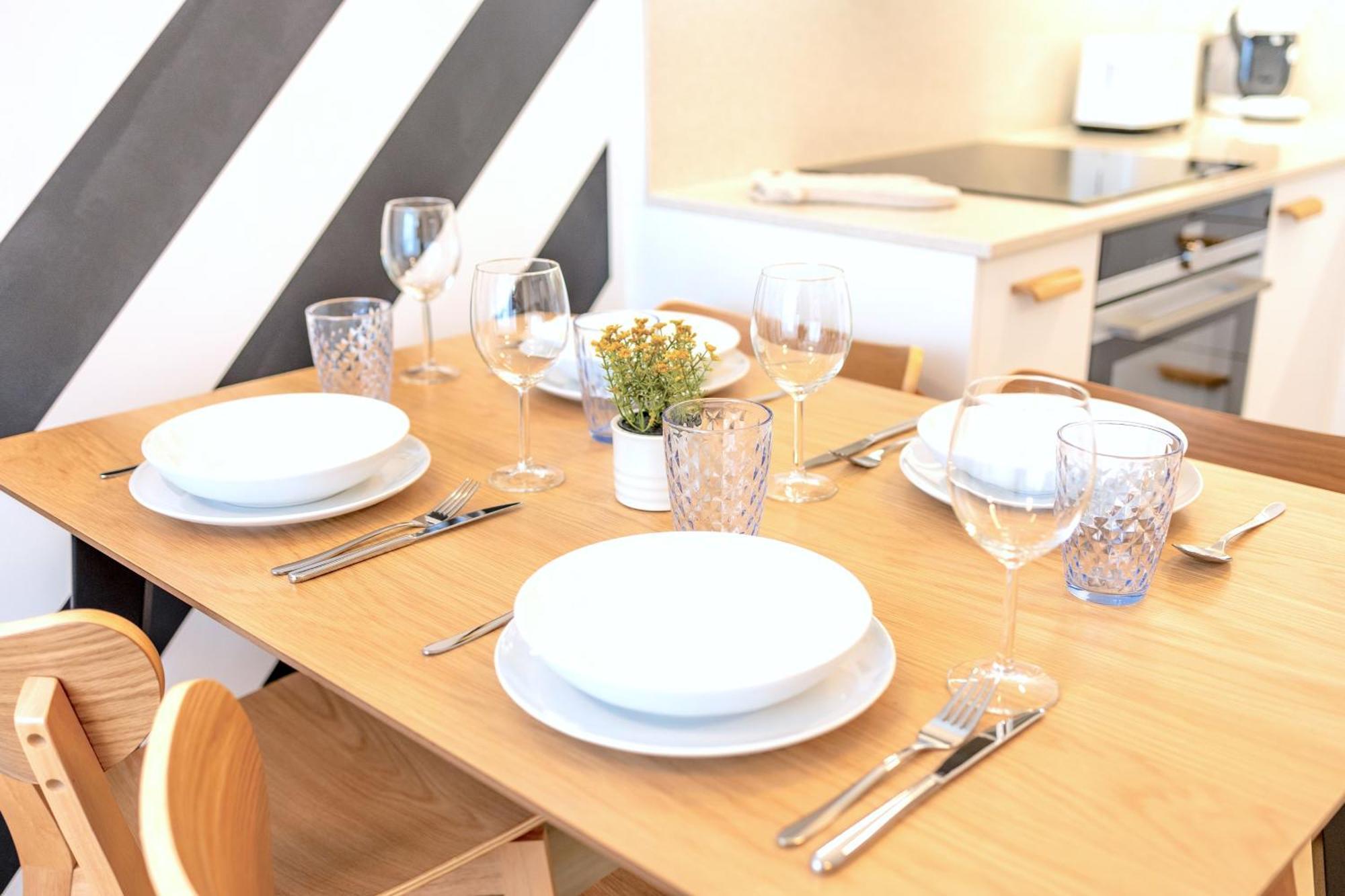 Yellow Apartment - Balcony, Free Parking, By Gravity Prague Praga Exterior foto