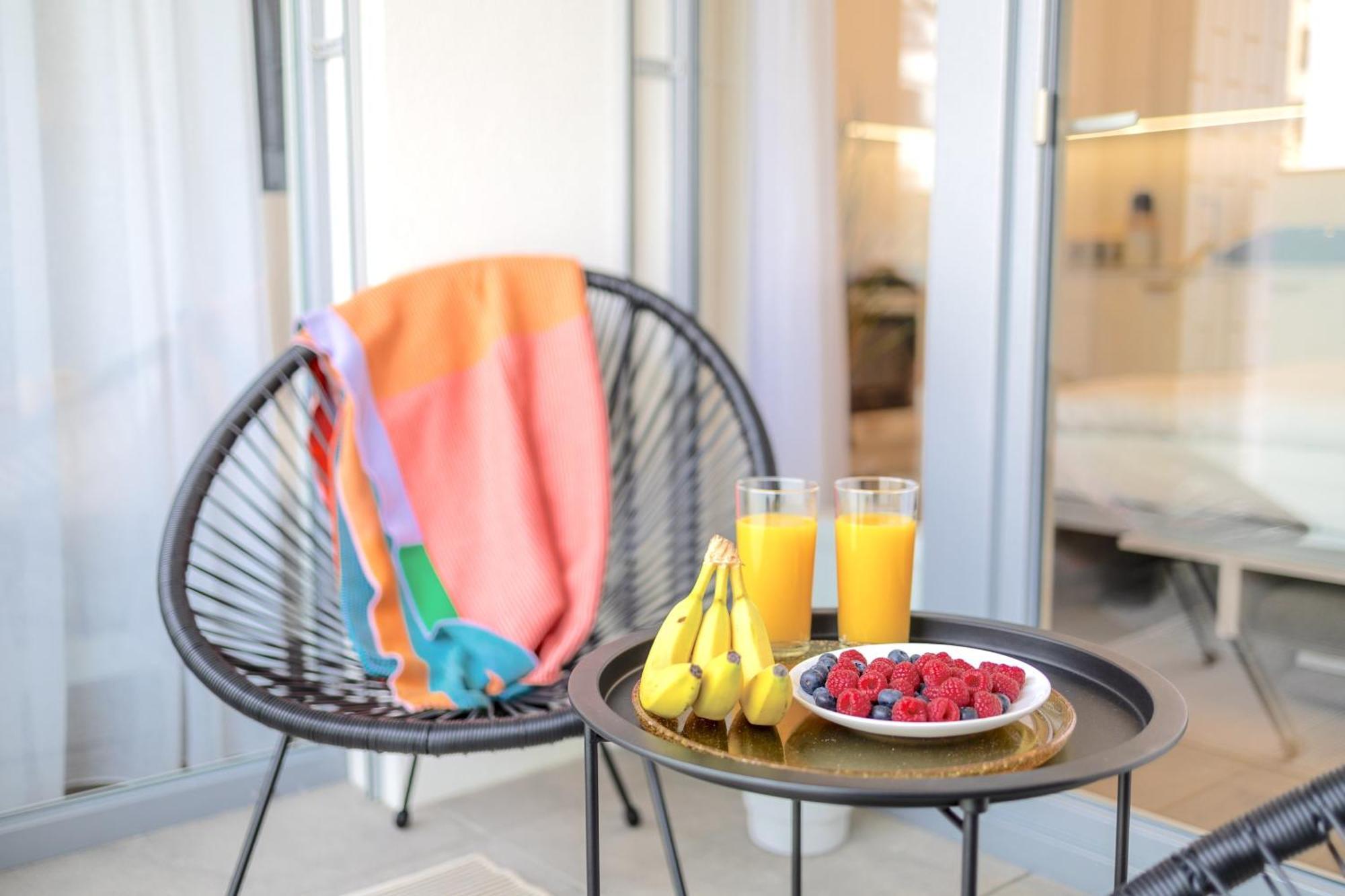 Yellow Apartment - Balcony, Free Parking, By Gravity Prague Praga Exterior foto