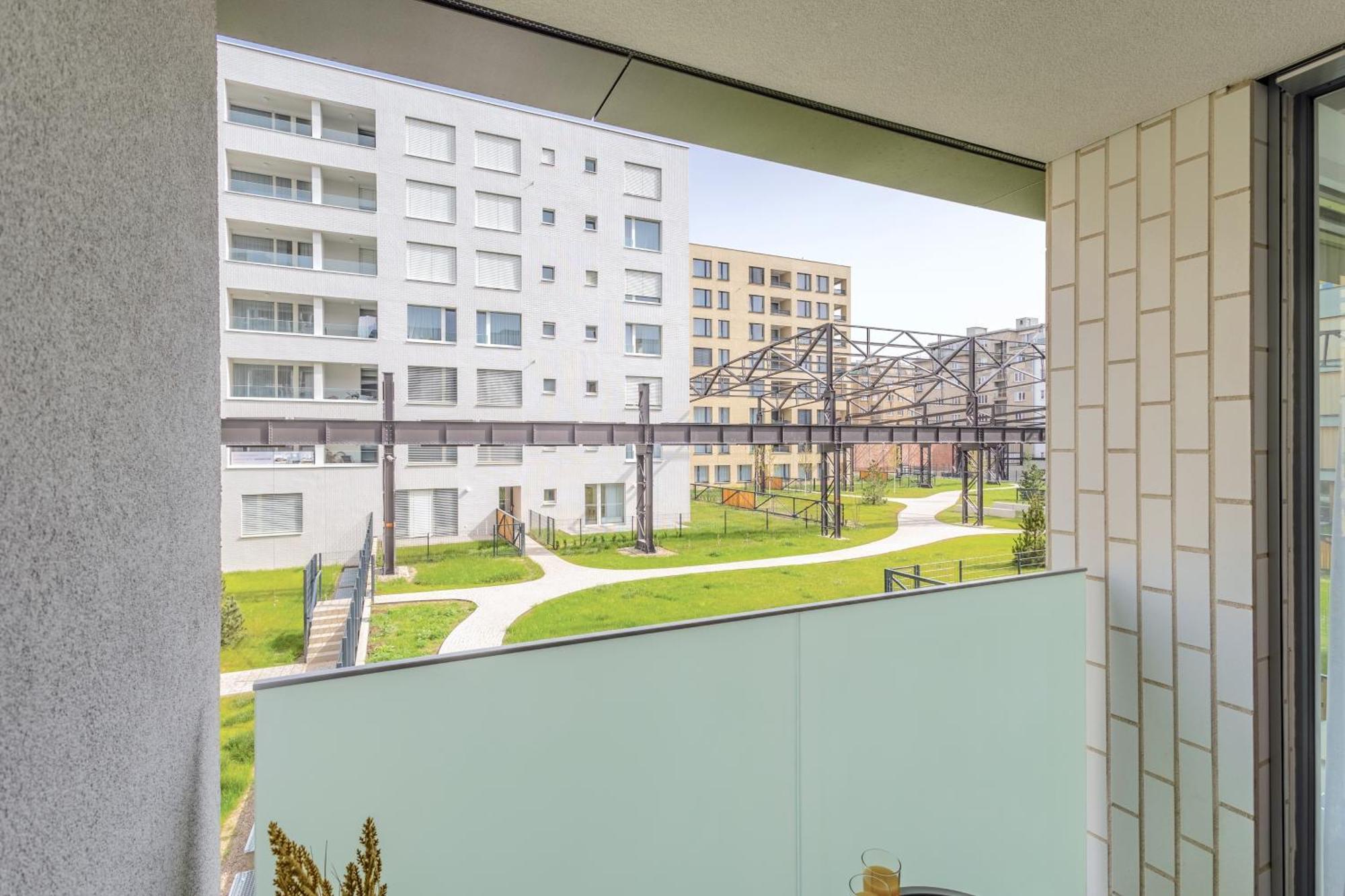 Yellow Apartment - Balcony, Free Parking, By Gravity Prague Praga Exterior foto