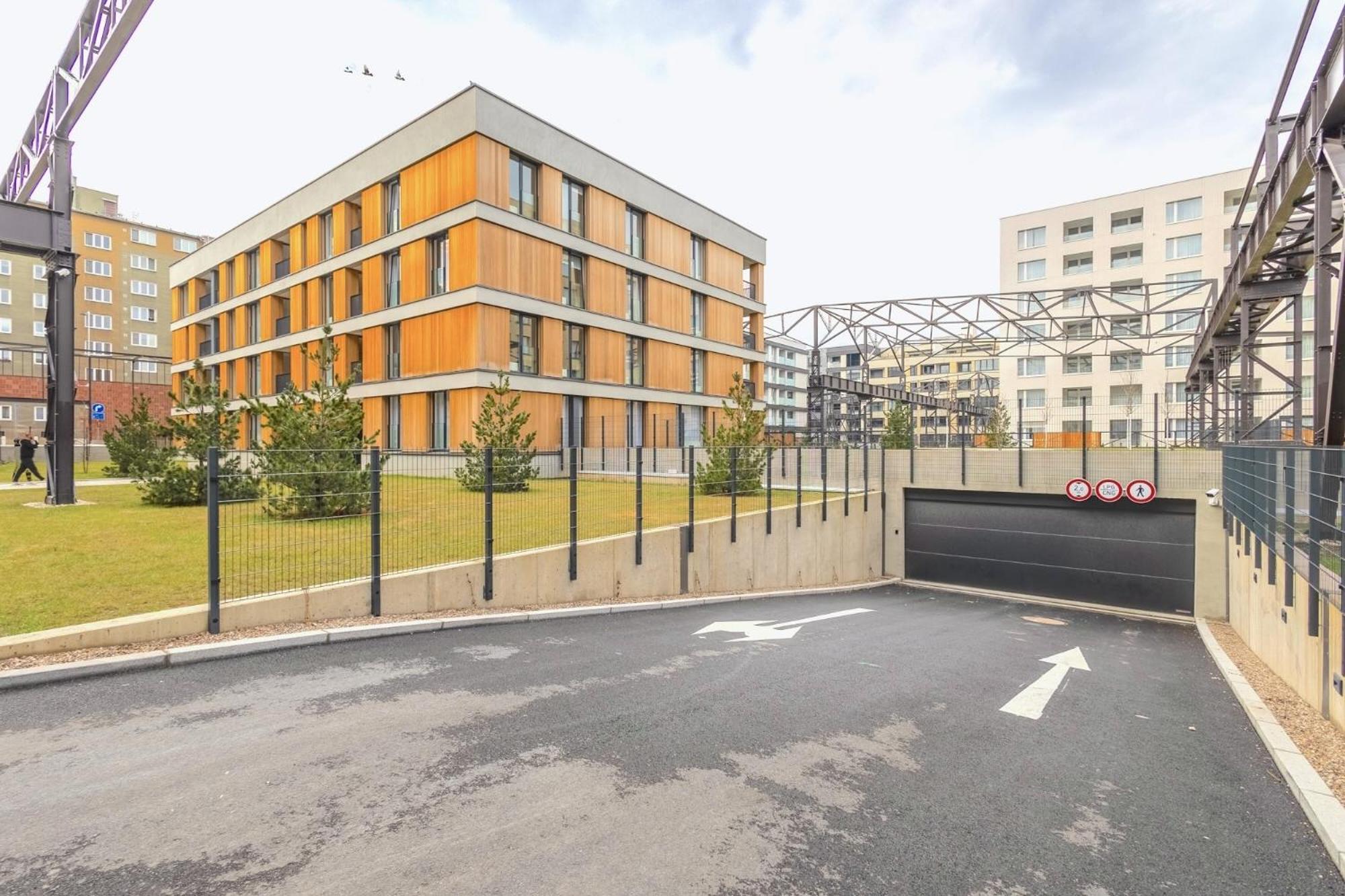 Yellow Apartment - Balcony, Free Parking, By Gravity Prague Praga Exterior foto
